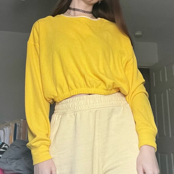 🌟 Yellow Waffle Knit Long Sleeve - Picture 1 of 6